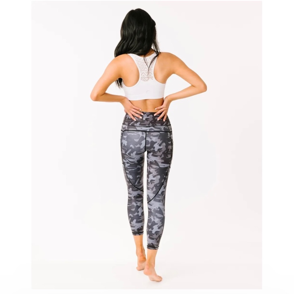 Zyia Active Black Camo Metallic Pocket Light N Tight Hi-Rise size 2